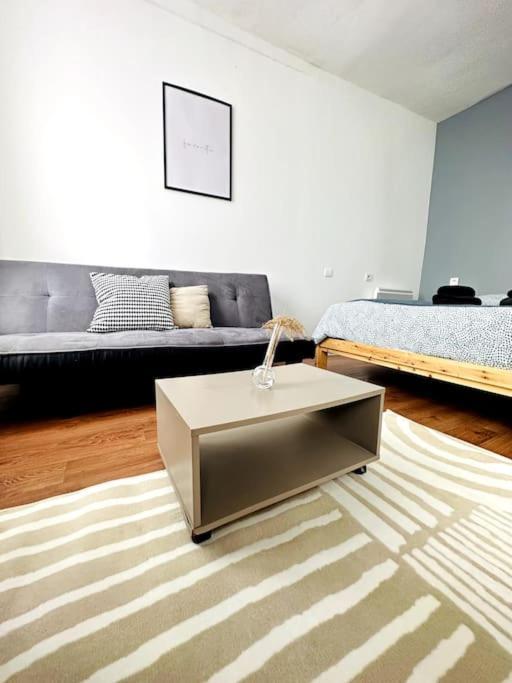 Studio Green Velvet Apartment Laon Exterior photo